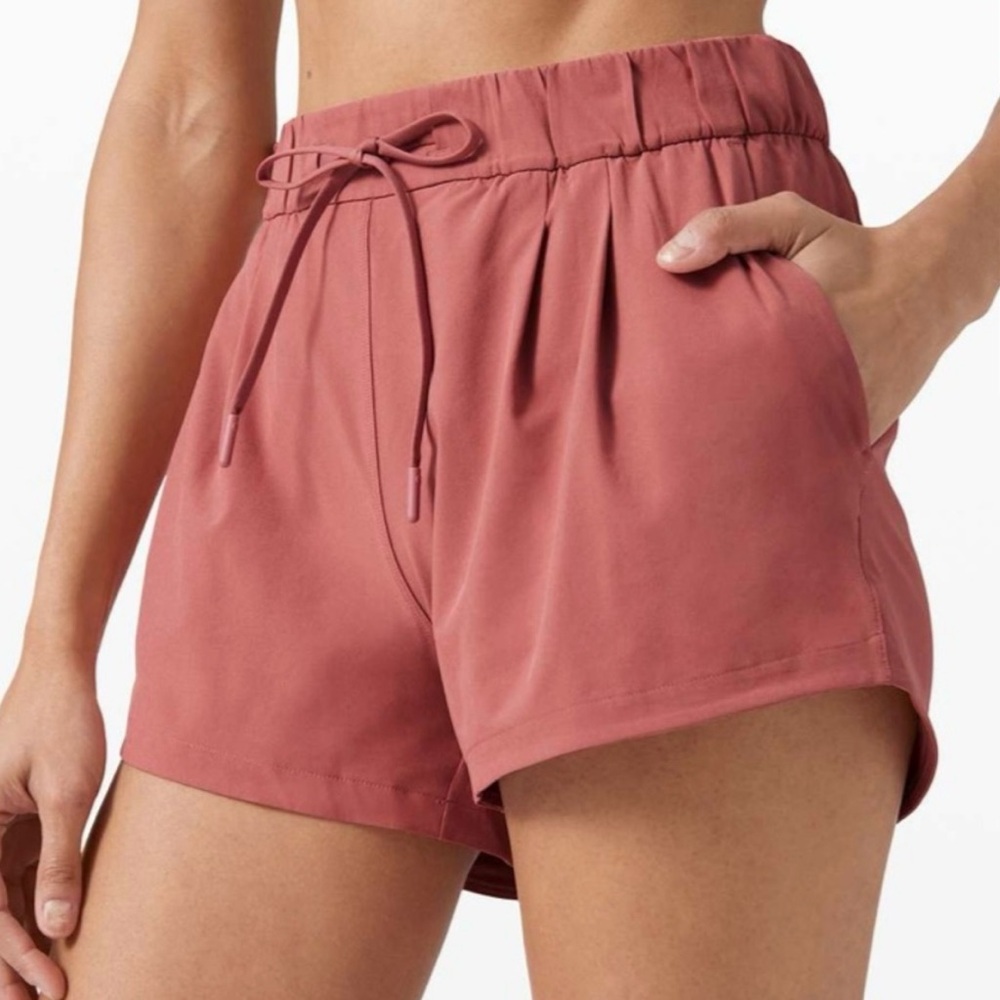 NWT Lululemon Stroll at Sundown Short 3”